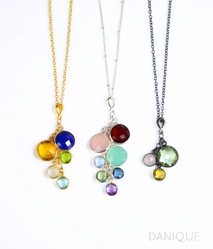 Ladies round pendant necklaces-Grandmother Pendant Necklace with Children & Grandchildren Birthstones