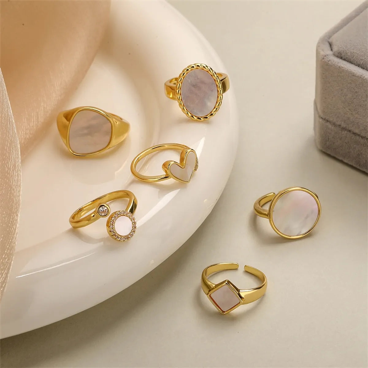 Ladies custom gemstone rings-Luxurious Heart Shape Copper Plating Inlay Shell Zircon Gold Plated Open Rings