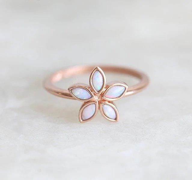 Ladies cocktail rings-Luz Opal Ring