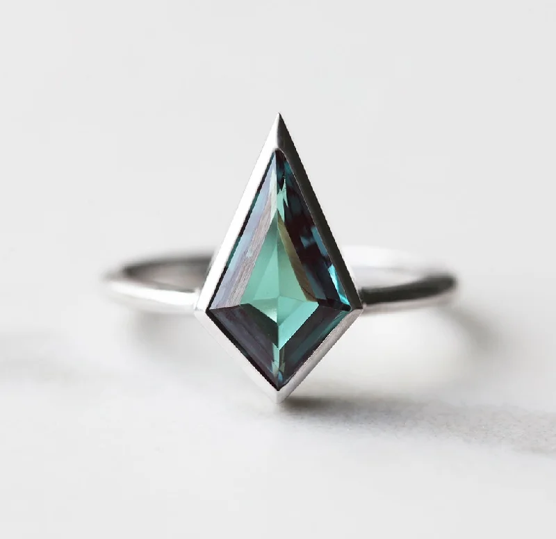 Ladies luxury engagement rings-Zara Kite Alexandrite Ring