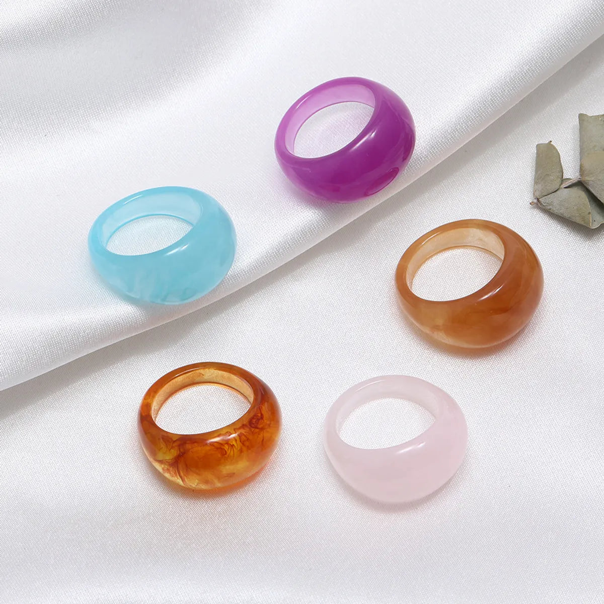 Ladies engraved wedding rings-Simple Style Solid Color Resin Women'S Rings