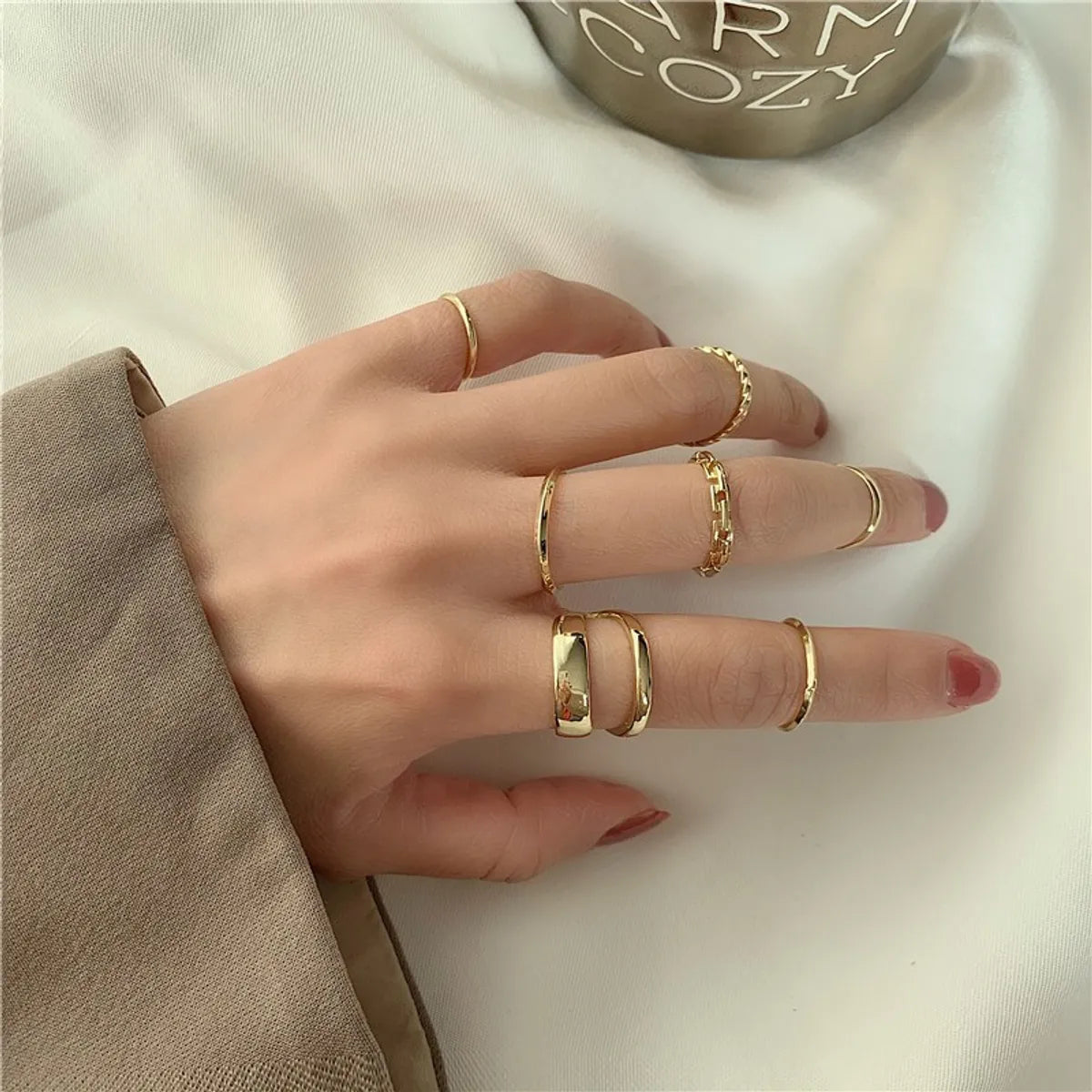 Ladies oval rings-New 7-Piece Female Fashion Plain Circle Tail Alloy Ring Set