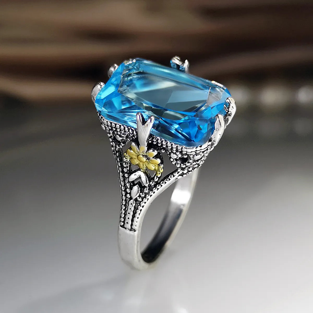 Ladies romantic proposal rings-Retro Two-Tone Flower And Sapphire Ring Wholesale